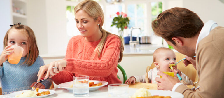 Aynı Evin İçinde Birbiriyle Konuşmak Yerine Mesajlaşmak Tercih Ediliyor