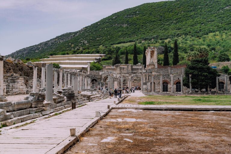 Antik Kent Meraklılarına: 2025 Yazında Ziyaret Edilebilecek En Etkileyici Yerler