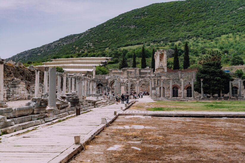 Antik Kent Meraklılarına: 2025 Yazında Ziyaret Edilebilecek En Etkileyici Yerler