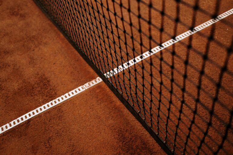 Tenis Kortu Ölçüleri ve Zemin Türleri: Başlangıç Rehberi