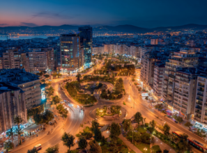 Yıllar Üzgün Şarkı Sözleri – Eflatun Portal