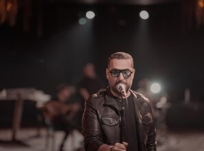 MÜZİĞİN GÜÇLÜ YORUMCUSU ÜMİT YAŞAR’DAN ”YÜRÜDÜM”