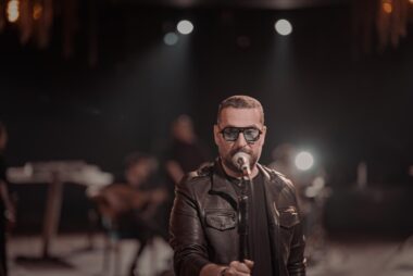 MÜZİĞİN GÜÇLÜ YORUMCUSU ÜMİT YAŞAR’DAN ”YÜRÜDÜM”